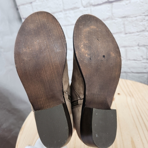 Steve Madden Prizzze Suede Ankle Block Heel Boots Taupe 7.5 - Picture 5 of 15